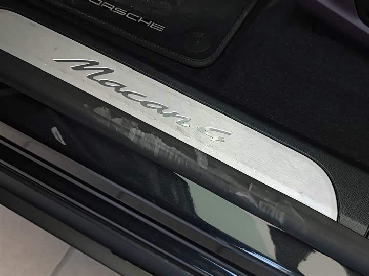 Фото 15 - Porsche Macan EV