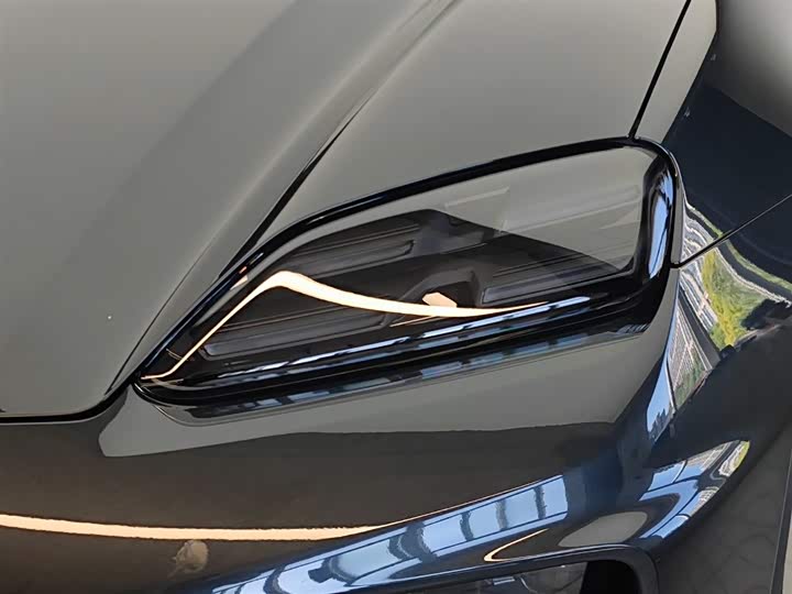 Фото 16 - Porsche Macan EV