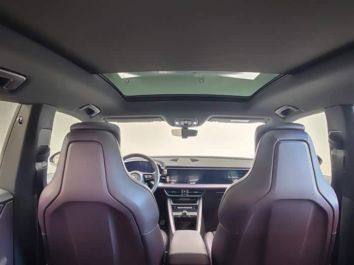 Фото 21 - Porsche Macan EV