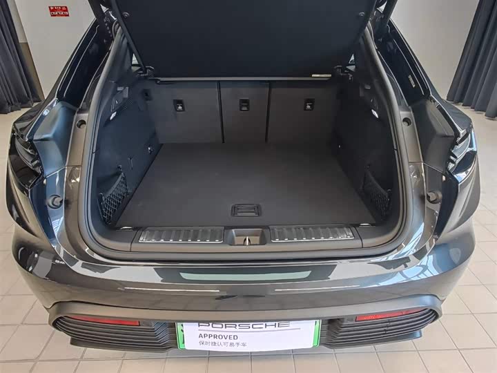 Фото 22 - Porsche Macan EV