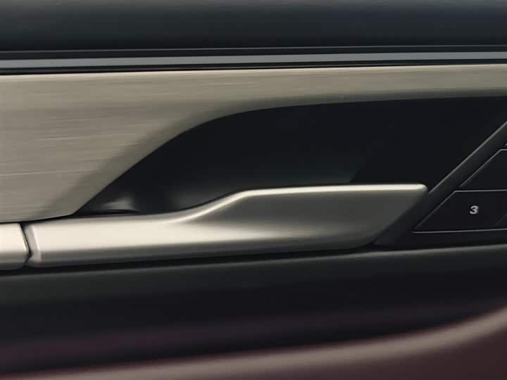 Фото 26 - Porsche Macan EV