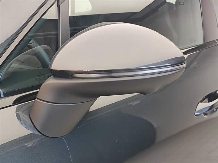 Фото 29 - Porsche Macan EV