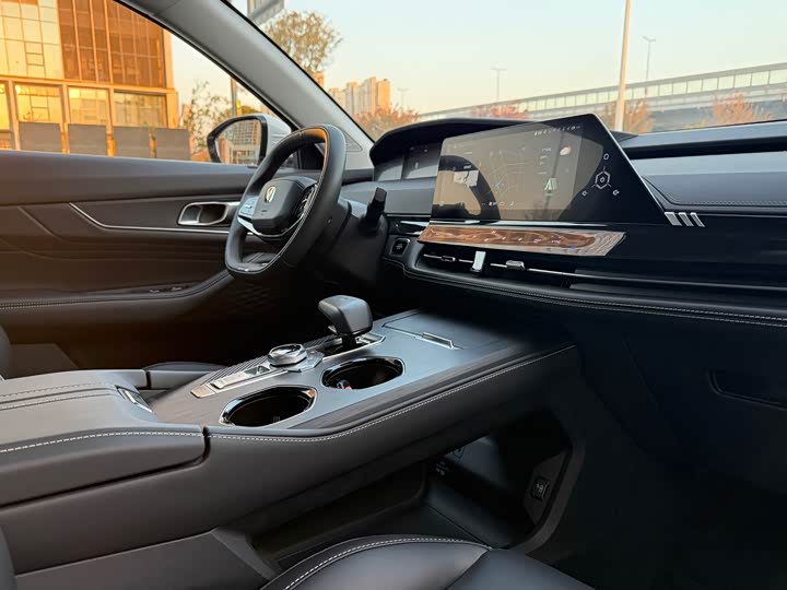 Фото 10 - Changan UNI-K Hybrid