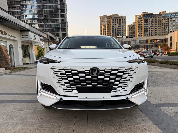 Фото 2 - Changan UNI-K Hybrid