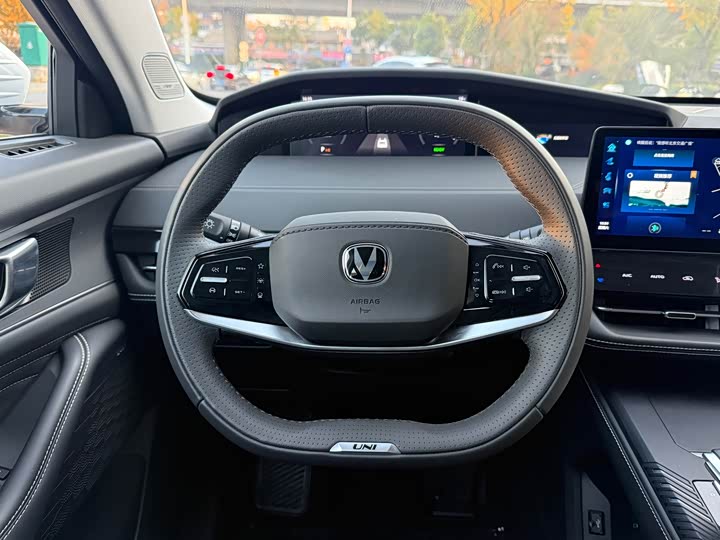 Фото 7 - Changan UNI-K Hybrid