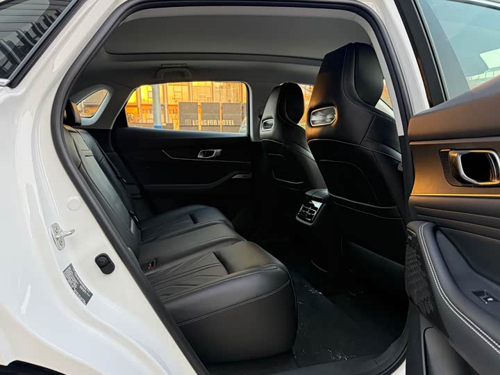 Фото 8 - Changan UNI-K Hybrid