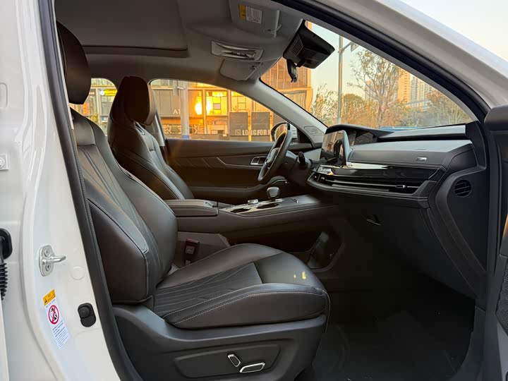 Фото 9 - Changan UNI-K Hybrid