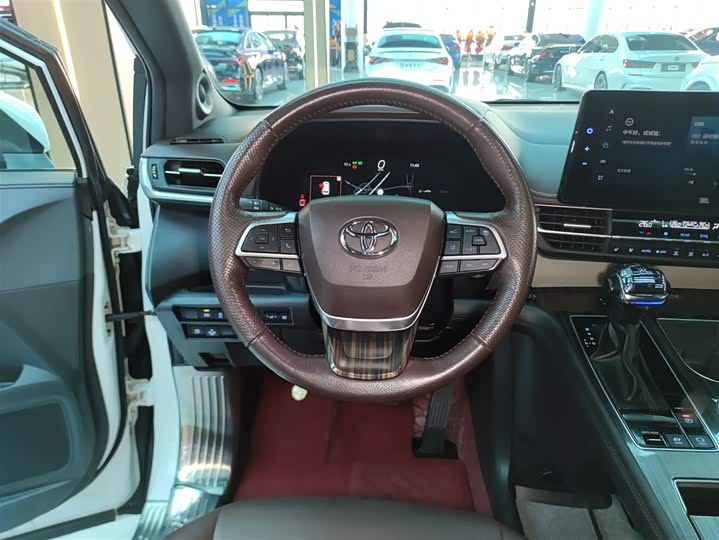 Фото 11 - Toyota Granvia