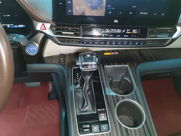 Фото 14 - Toyota Granvia