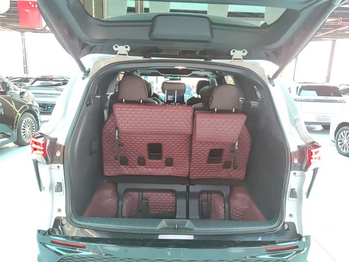 Фото 19 - Toyota Granvia