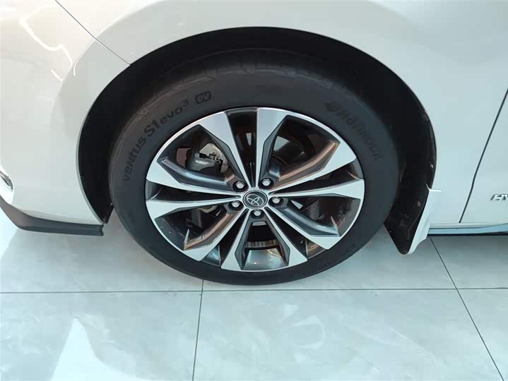 Фото 23 - Toyota Granvia