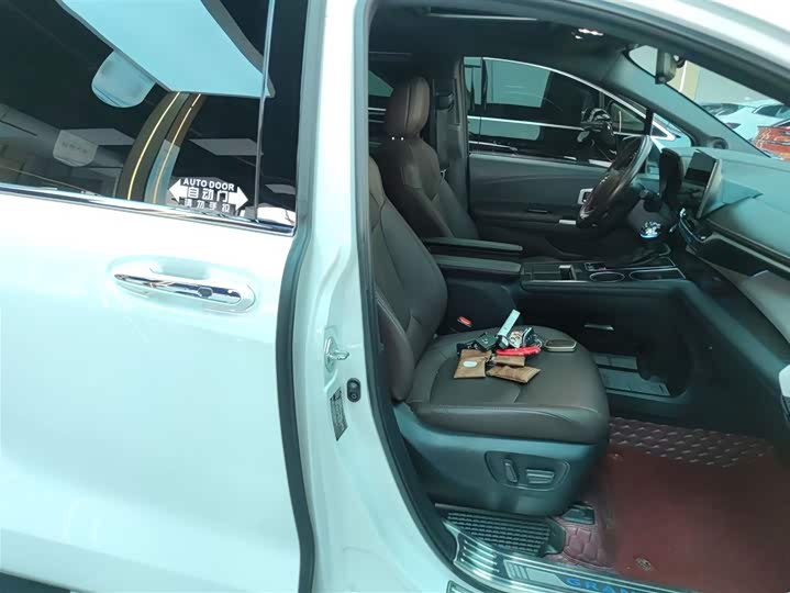 Фото 25 - Toyota Granvia