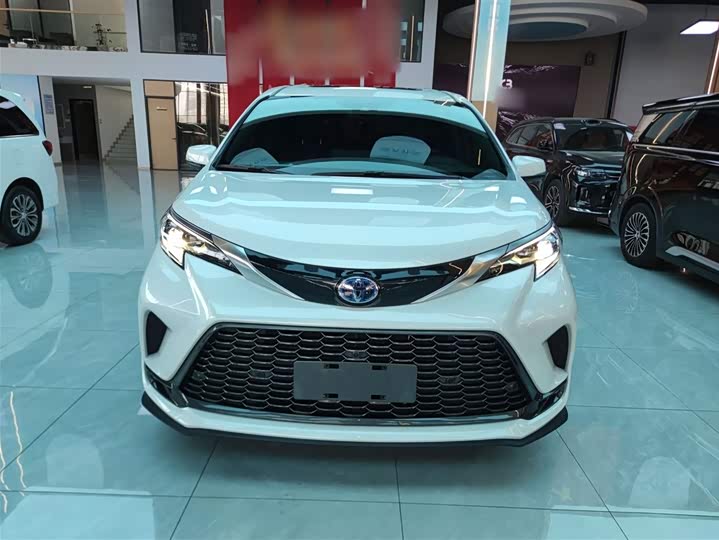 Фото 3 - Toyota Granvia