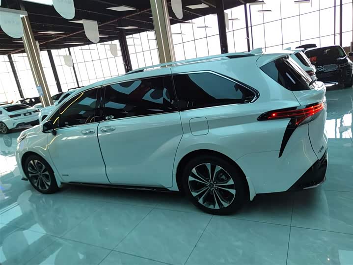 Фото 5 - Toyota Granvia