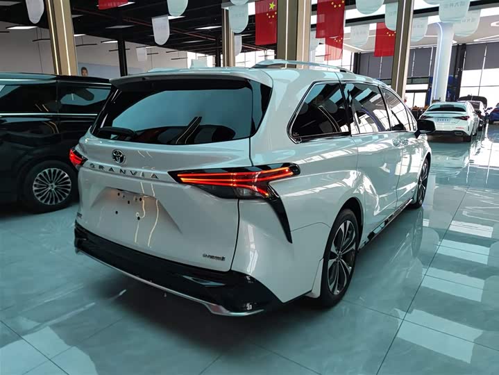 Фото 7 - Toyota Granvia