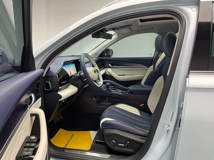 Фото 12 - Geely Monjaro