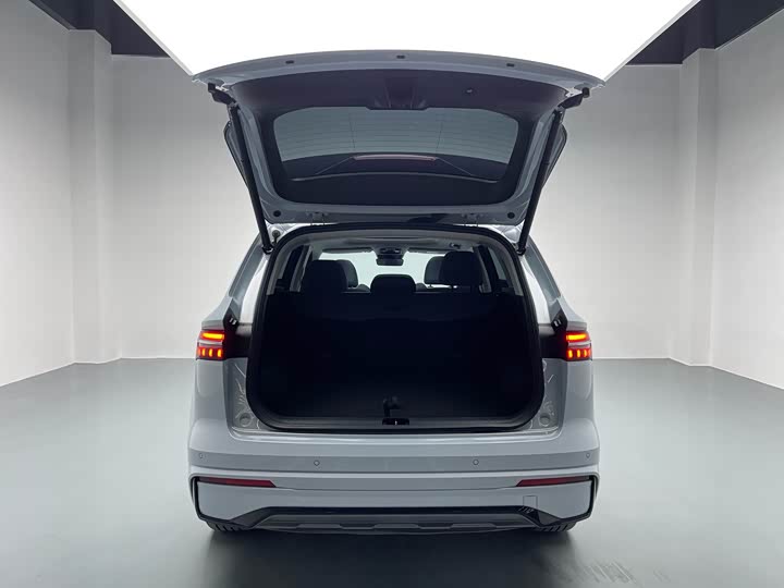 Фото 15 - Geely Monjaro