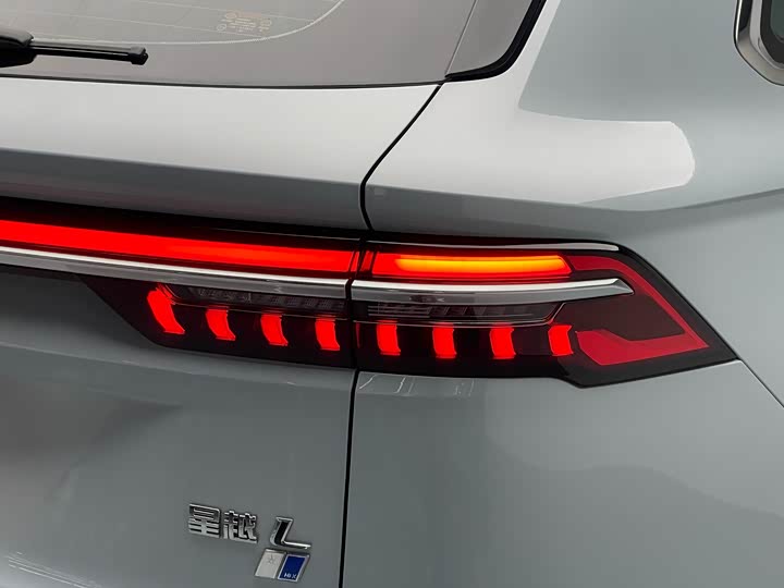 Фото 17 - Geely Monjaro