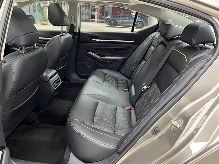 Фото 14 - Nissan Teana