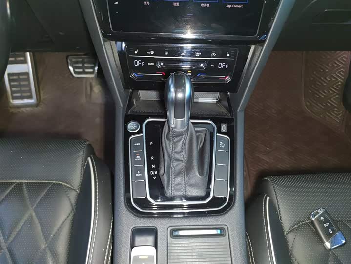 Фото 14 - Volkswagen Magotan GTE Hybrid