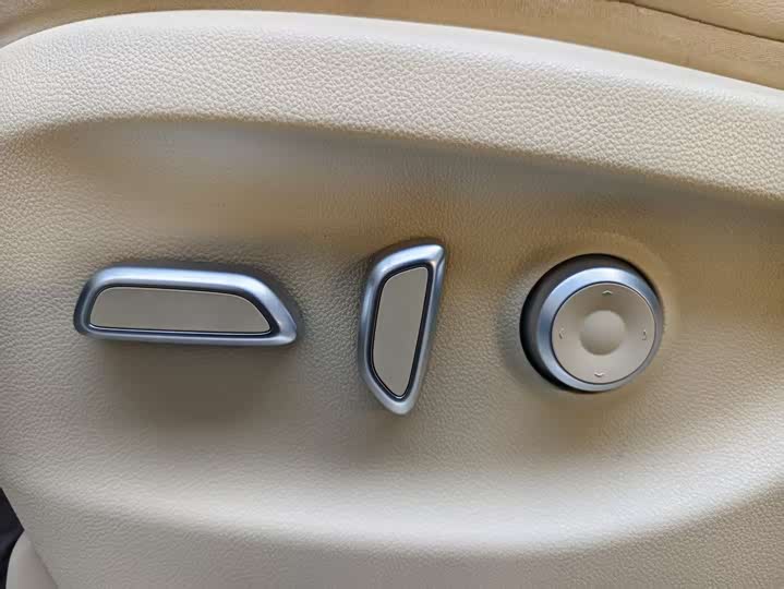 Фото 18 - Buick GL8 ES