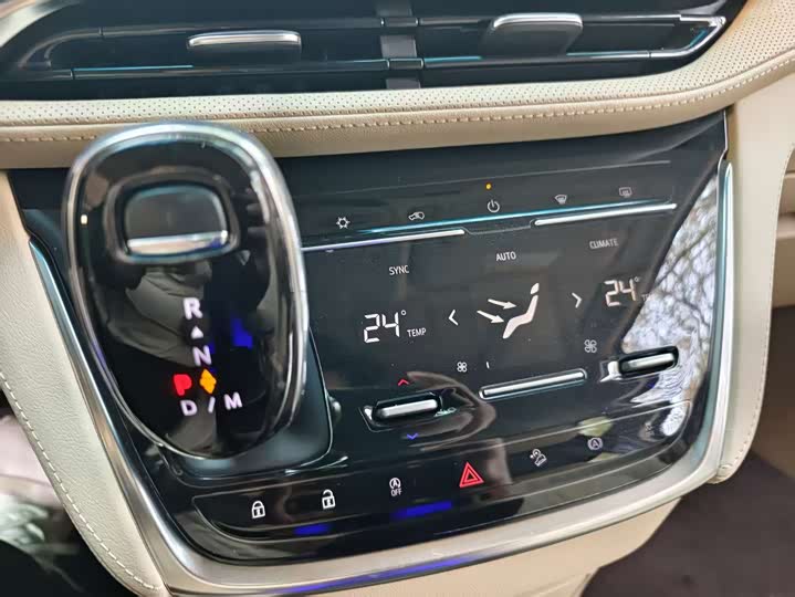 Фото 20 - Buick GL8 ES