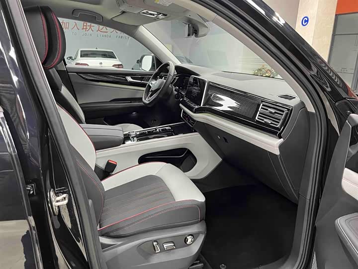 Фото 13 - Volkswagen Teramont X