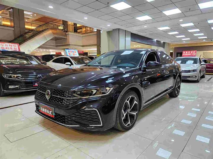 Фото 1 - Volkswagen Passat