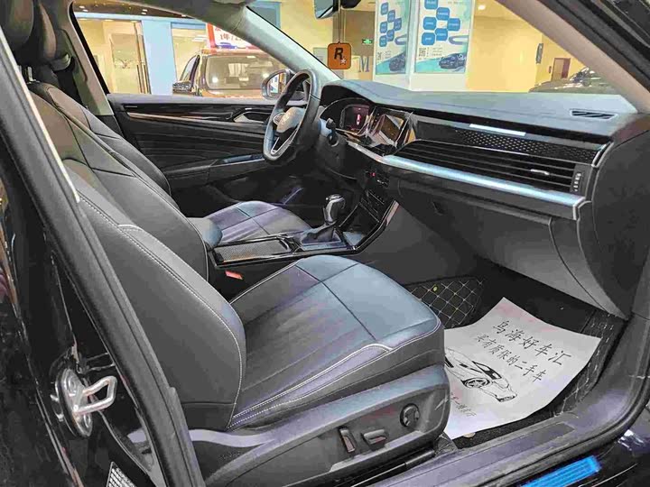 Фото 14 - Volkswagen Passat