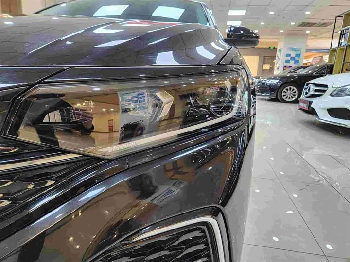 Фото 15 - Volkswagen Passat