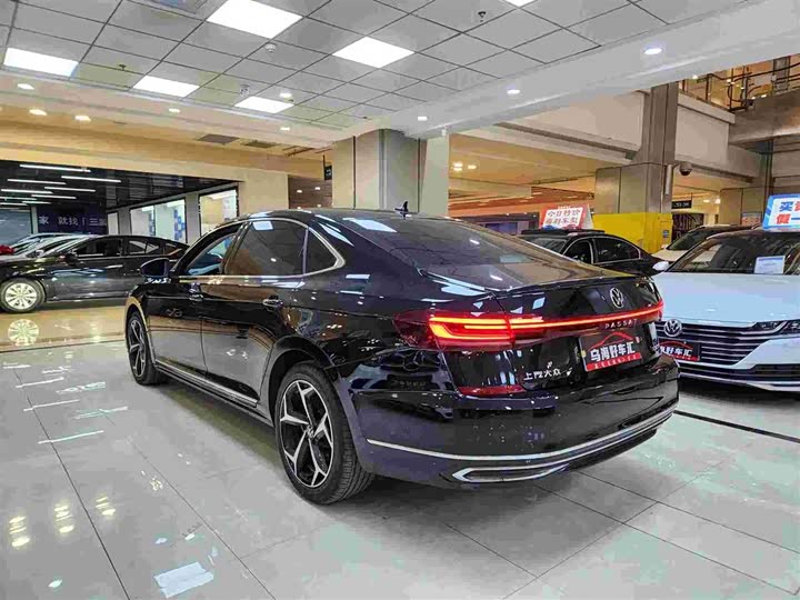 Фото 17 - Volkswagen Passat