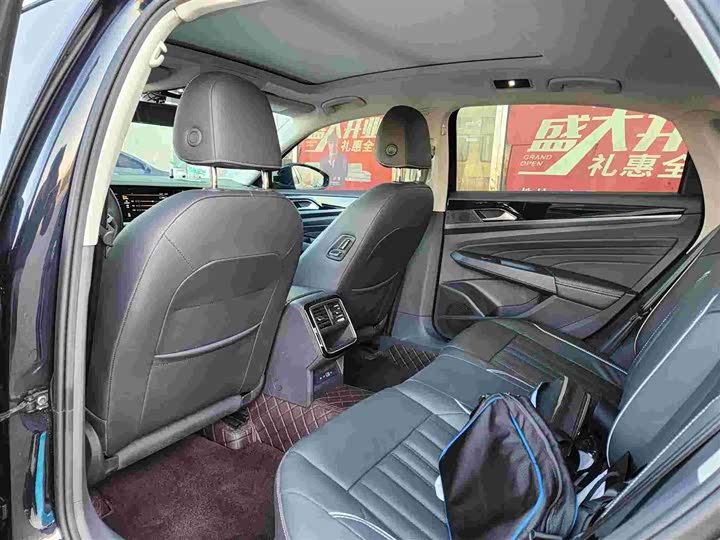 Фото 9 - Volkswagen Passat