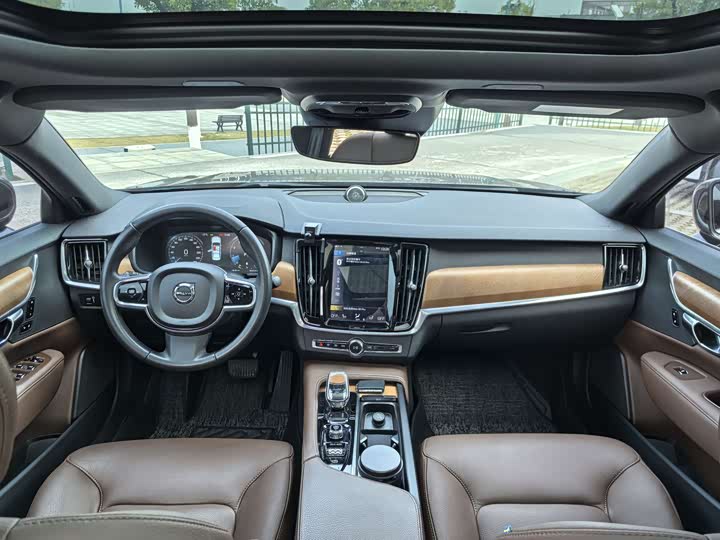 Фото 11 - Volvo S90