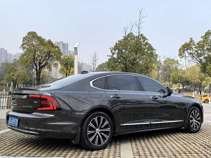 Фото 7 - Volvo S90