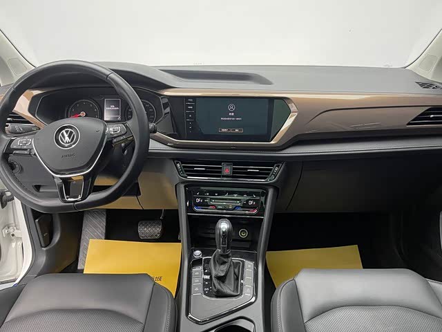 Фото 11 - Volkswagen Tharu