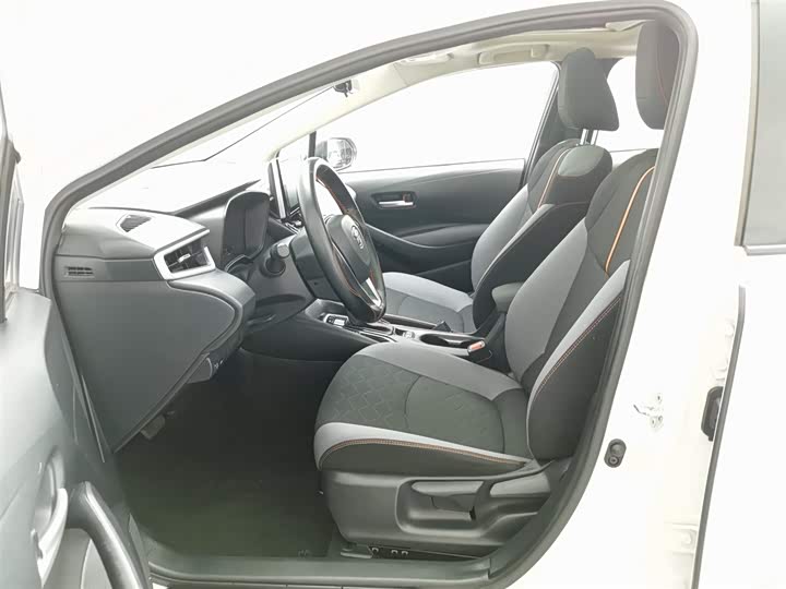 Фото 10 - Toyota Corolla