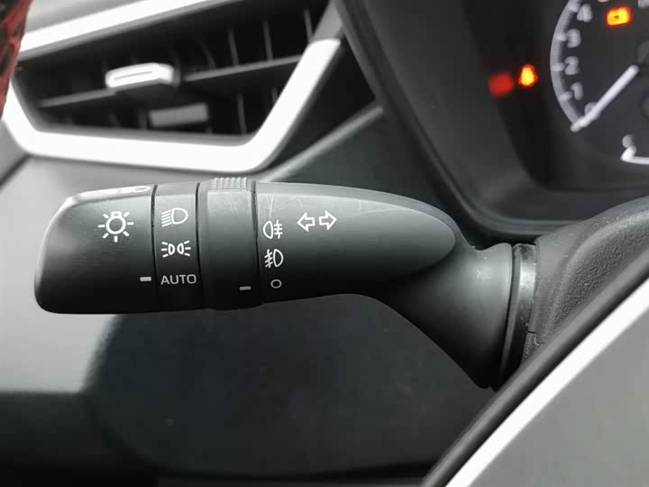 Фото 21 - Toyota Corolla