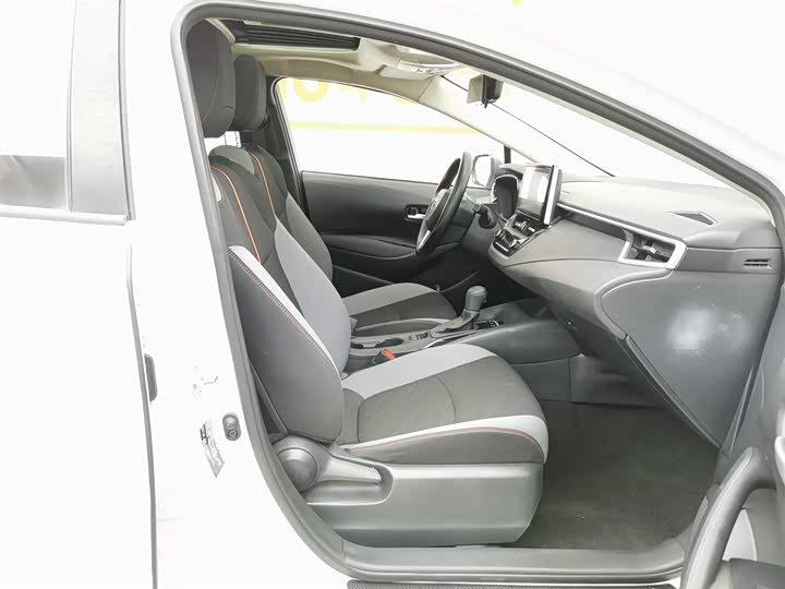 Фото 23 - Toyota Corolla