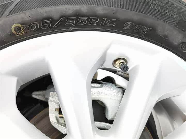 Фото 24 - Toyota Corolla