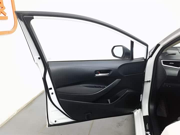 Фото 8 - Toyota Corolla