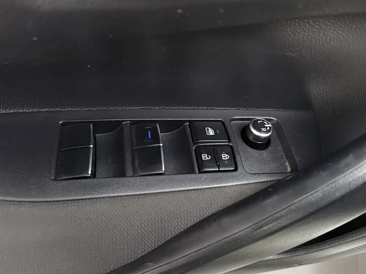 Фото 9 - Toyota Corolla