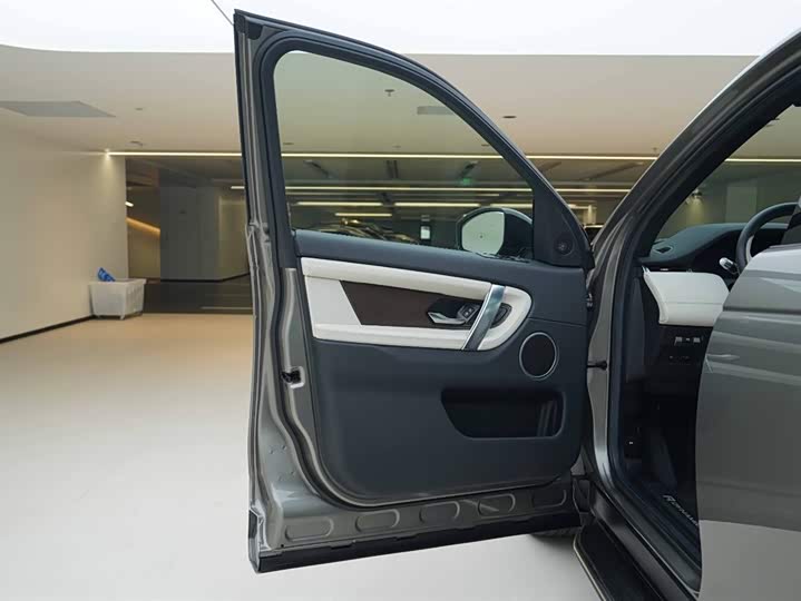 Фото 17 - Land Rover Discovery Sport