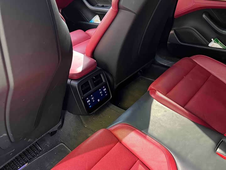 Фото 11 - Porsche Taycan