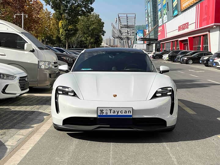 Фото 2 - Porsche Taycan