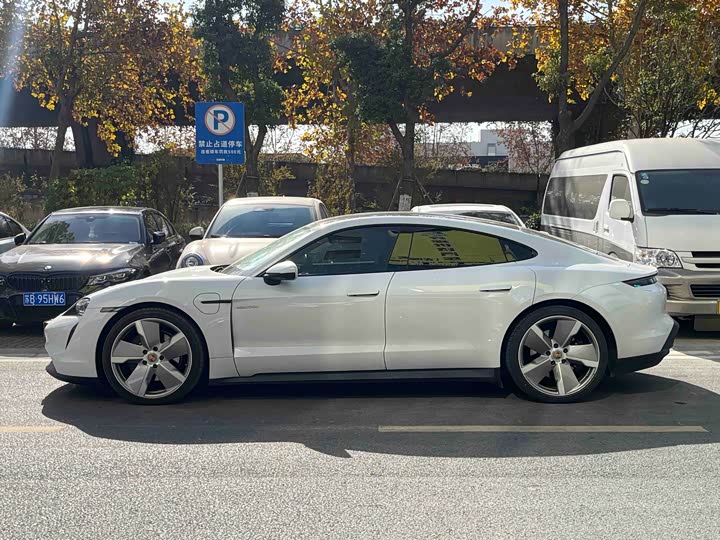 Фото 3 - Porsche Taycan