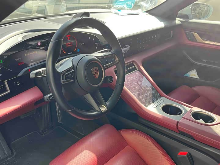 Фото 6 - Porsche Taycan