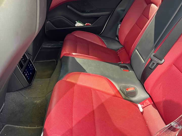 Фото 8 - Porsche Taycan