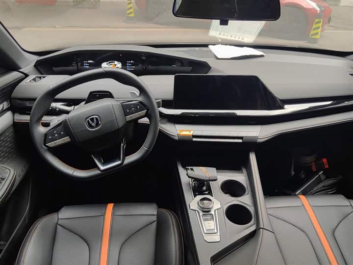 Фото 10 - Changan UNI-V