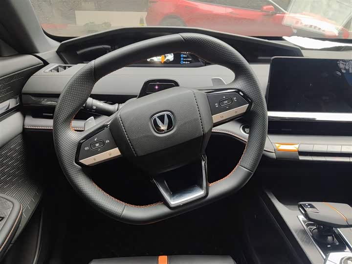 Фото 11 - Changan UNI-V