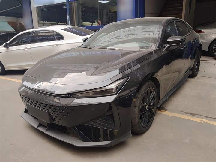 Фото 2 - Changan UNI-V